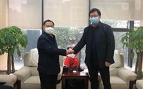 守望相助，，，，，，，共克时艰——大渡口区红十字会为suncitygroup集团送来捐赠证书